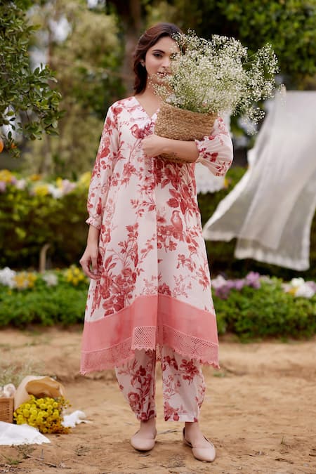 Shop Naaz By Noor Pink Cotton, Chanderi Lace V-neck Morrocon Field Print Kurta And Pant Set Online at Aza Fashions Shop_Naaz By Noor_Pink Cotton, Chanderi Lace V-neck Morrocon Field Print Kurta And Pant Set _Online_at_Aza_Fashions