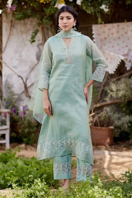 Shop Naaz By Noor Green Chanderi, Organza Lace V-neck Rosa Thread Work Kurta Set at Aza Fashions Shop_Naaz By Noor_Green Chanderi, Organza Lace V-neck Rosa Thread Work Kurta Set _at_Aza_Fashions