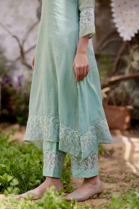 Buy Naaz By Noor Green Chanderi, Organza Lace V-neck Rosa Thread Work Kurta Set Buy_Naaz By Noor_Green Chanderi, Organza Lace V-neck Rosa Thread Work Kurta Set