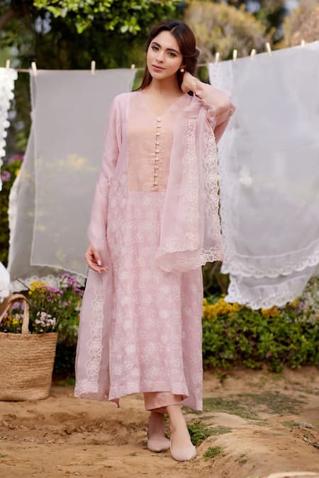 NAAZ BY NOOR Sweet Pea Field Embroidered Kurta Set 