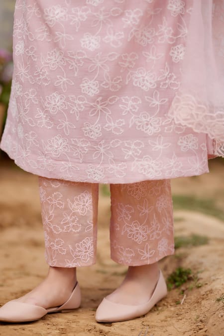 Buy_Naaz By Noor_Pink Chanderi, Cotton, Organza Embroidery V-neck Kurta Set With Dupatta _Online_at_Aza_Fashions