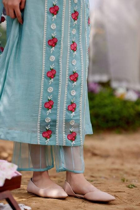 Naaz By Noor Blue Chanderi, Organza, Cotton Lace, Embroidery Round Floral Vine Kurta Set at Aza Fashions Naaz By Noor_Blue Chanderi, Organza, Cotton Lace, Embroidery Round Floral Vine Kurta Set _at_Aza_Fashions