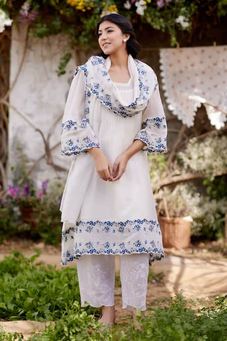 Shop Naaz By Noor White Cotton, Cotton, Daisy Fields Border Kurta Set Online at Aza Fashions Shop_Naaz By Noor_White Cotton, Cotton, Daisy Fields Border Kurta Set _Online_at_Aza_Fashions
