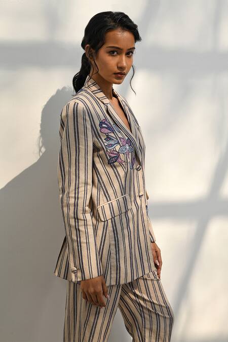 Buy_Payal Pratap_Beige Handloom Linen Applique Floral Lapel Collar Merbaka Embroidered Jacket _Online_at_Aza_Fashions