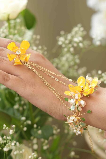 Buy_Floristaa by mahek_Multi Color Pearls, Stones Zara Flower Carved Necklace Set