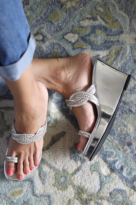 Crimzon Silver Nazakat Basketweave Swirl Strap Kolhapuri Wedges 