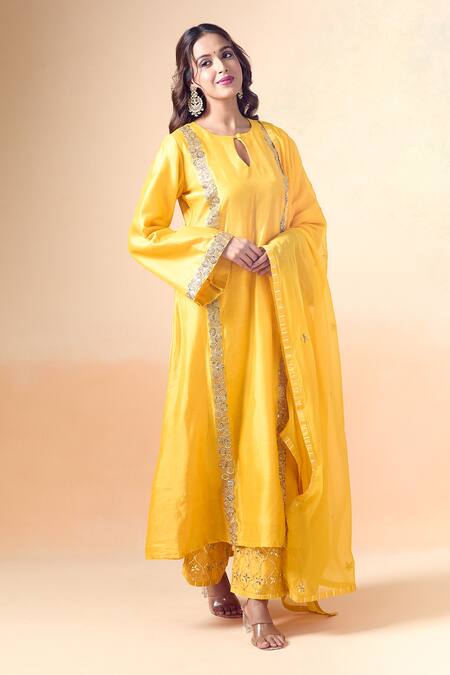 Shop Kalakaari By Sagarika Yellow Chanderi , Organza Embroidery Keyhole Neck Hand Kurta Pant Set Online at Aza Fashions Shop_Kalakaari By Sagarika_Yellow Chanderi , Organza Embroidery Keyhole Neck Hand Kurta Pant Set _Online_at_Aza_Fashions