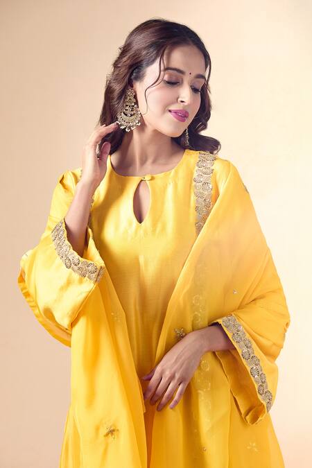 Kalakaari By Sagarika Yellow Chanderi , Organza Embroidery Keyhole Neck Hand Kurta Pant Set at Aza Fashions Kalakaari By Sagarika_Yellow Chanderi , Organza Embroidery Keyhole Neck Hand Kurta Pant Set _at_Aza_Fashions