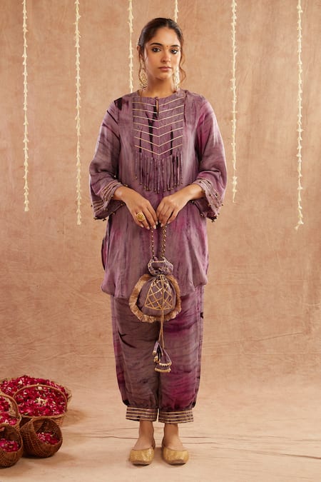 Label Muslin Purple Satin Silk Embellished Fringe Rat Rani Lace Detailed Kurta Set With Potli 