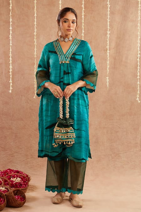 Label Muslin Jashn-E-Phirozi Kurta Set With Potli 