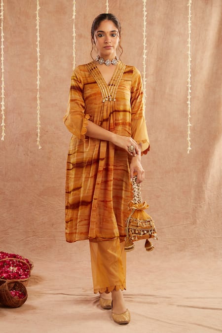 Label Muslin Yellow Satin Silk Embellished Gota V Neck Sunehri Shab Kurta Set With Potli 