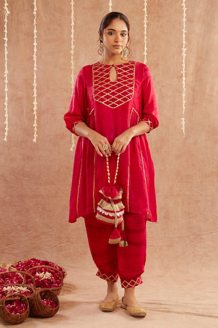 Label Muslin Pink Satin Silk Embellished Gota Key Hole Noor-e-gul Kurta Set With Potli 