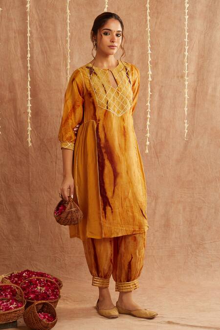 Buy_Label Muslin_Yellow Organza, Satin, Silk Gota Patti Keyhole Kesar Noor Kurta Set With Potli