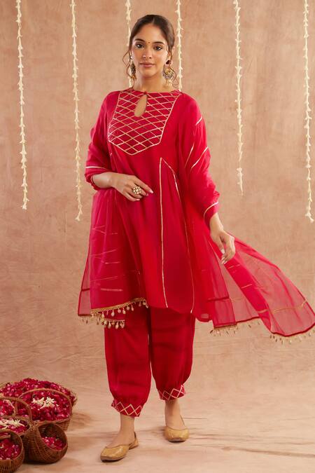 Buy Label Muslin Fuchsia Organza, Satin Gota Noor-e-gul Lace Embellished Kurta Harem Pant Set Buy_Label Muslin_Fuchsia Organza, Satin Gota Noor-e-gul Lace Embellished Kurta Harem Pant Set