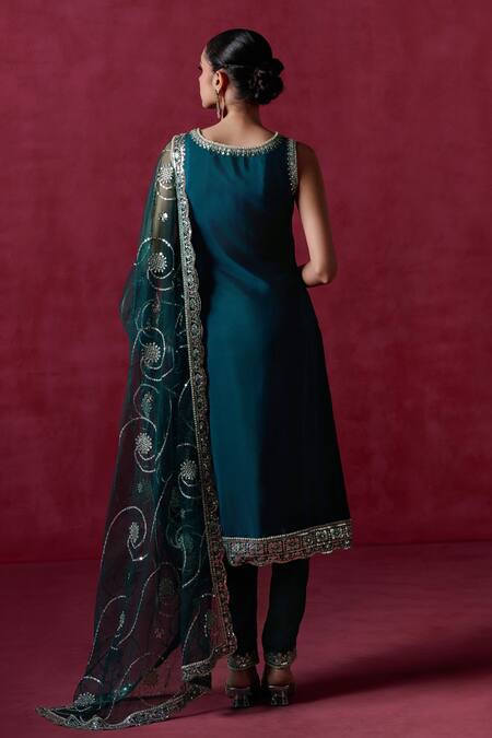 Lashkaraa_Green Crepe Silk Embellished Zari Round Neck Butti Kurta Pant Set _Online_at_Aza_Fashions