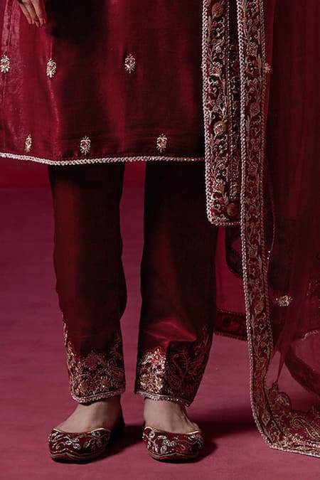 Buy_Lashkaraa_Maroon Silk Sequins, Zari, Embroidery Round Neck Floral Kurta Pant Set _Online_at_Aza_Fashions