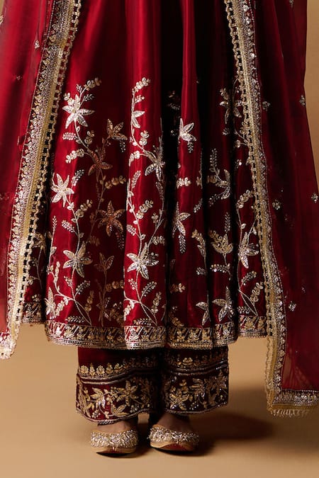 Buy_Lashkaraa_Red Organza Zari, Sequins Boat Neck Floral Embroidered Anarkali Set _Online_at_Aza_Fashions