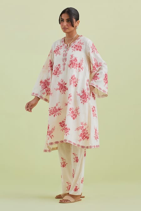Kora_Off White Handloom Cotton, Cotton, Chanderi Floral Print Kurta Pant Set _at_Aza_Fashions