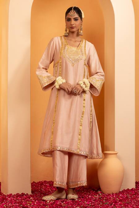 Swati Wadhwani Couture Peach Organza, Chanderi Gota Patti, Embroidery Sitaara Embellished Kurta Set Online at Aza Fashions Swati Wadhwani Couture_Peach Organza, Chanderi Gota Patti, Embroidery Sitaara Embellished Kurta Set _Online_at_Aza_Fashions