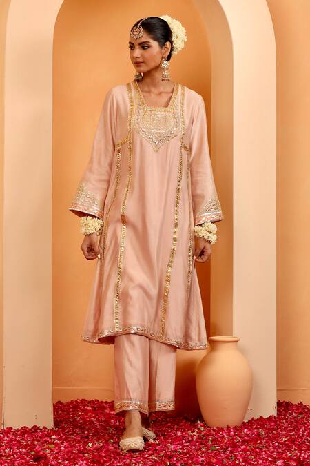 Shop Swati Wadhwani Couture Peach Organza, Chanderi Gota Patti, Embroidery Sitaara Embellished Kurta Set Online at Aza Fashions Shop_Swati Wadhwani Couture_Peach Organza, Chanderi Gota Patti, Embroidery Sitaara Embellished Kurta Set _Online_at_Aza_Fashions