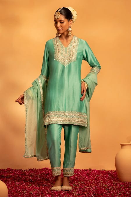 SWATI WADHWANI COUTURE Sunheri Zari Embellished Kurta Set 