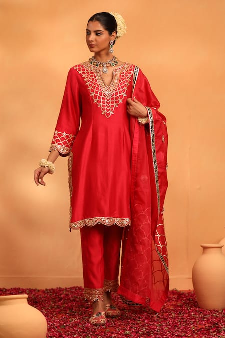 SWATI WADHWANI COUTURE Rangrez Embellished Scallop Hem Kurta Set 