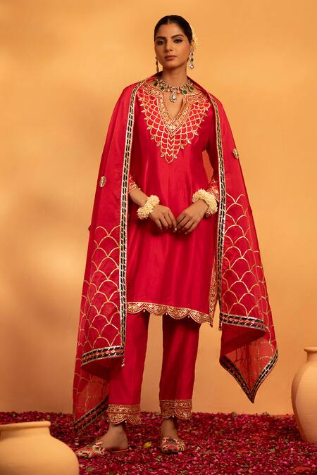 Swati Wadhwani Couture Red Organza, Chanderi Pearls, Gota Rangrez Embellished Scallop Hem Kurta Set Online at Aza Fashions Swati Wadhwani Couture_Red Organza, Chanderi Pearls, Gota Rangrez Embellished Scallop Hem Kurta Set _Online_at_Aza_Fashions