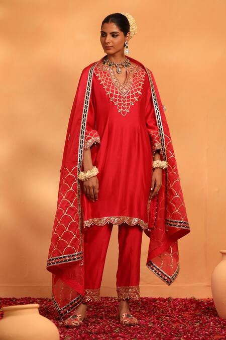 Buy_Swati Wadhwani Couture_Red Organza, Chanderi Pearls, Gota Rangrez Embellished Scallop Hem Kurta Set _Online_at_Aza_Fashions