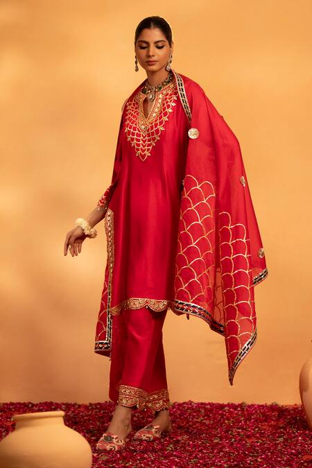 Shop Swati Wadhwani Couture Red Organza, Chanderi Pearls, Gota Rangrez Embellished Scallop Hem Kurta Set Online at Aza Fashions Shop_Swati Wadhwani Couture_Red Organza, Chanderi Pearls, Gota Rangrez Embellished Scallop Hem Kurta Set _Online_at_Aza_Fashions