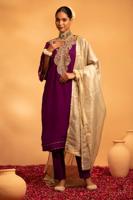 SWATI WADHWANI COUTURE Purple Chanderi Embellished Zari Notched Round Shagun Kurta Set 