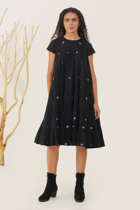 Indigo Dreams Black 100% Cotton Hand Woven Circular Jamdani Round Orio Swing Dress Online at Aza Fashions Indigo Dreams_Black 100% Cotton Hand Woven Circular Jamdani Round Orio Swing Dress _Online_at_Aza_Fashions