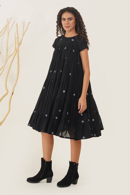Buy Indigo Dreams Black 100% Cotton Hand Woven Circular Jamdani Round Orio Swing Dress Online at Aza Fashions Buy_Indigo Dreams_Black 100% Cotton Hand Woven Circular Jamdani Round Orio Swing Dress _Online_at_Aza_Fashions