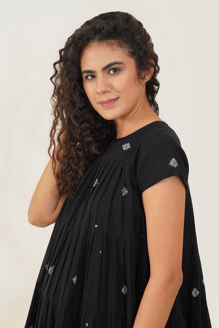 Shop Indigo Dreams Black 100% Cotton Hand Woven Circular Jamdani Round Orio Swing Dress Online at Aza Fashions Shop_Indigo Dreams_Black 100% Cotton Hand Woven Circular Jamdani Round Orio Swing Dress _Online_at_Aza_Fashions