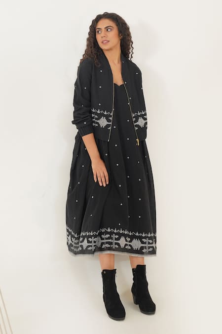 Indigo Dreams Black 100% Cotton Hand Woven Geometric Jamdani Sahara Bomber Jacket With Dress at Aza Fashions Indigo Dreams_Black 100% Cotton Hand Woven Geometric Jamdani Sahara Bomber Jacket With Dress _at_Aza_Fashions