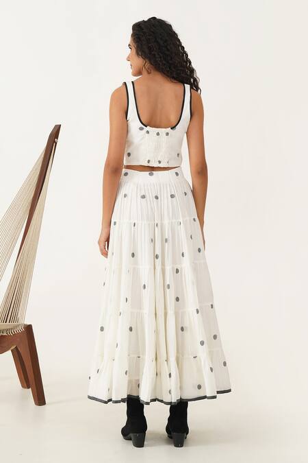 Shop Indigo Dreams Ivory Cotton Piping Square Neck Ivanna Handwoven Jamdani Corset at Aza Fashions Shop_Indigo Dreams_Ivory Cotton Piping Square Neck Ivanna Handwoven Jamdani Corset _at_Aza_Fashions