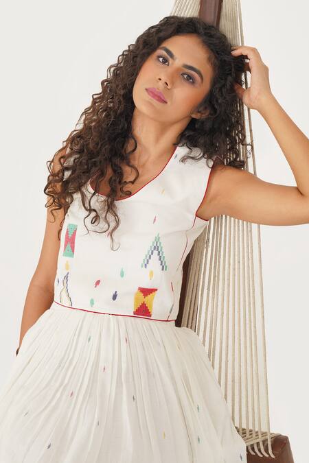 Indigo Dreams Ivory Cotton Embroidery V-neck Ivy Handwoven Jamdani Top With Skirt at Aza Fashions Indigo Dreams_Ivory Cotton Embroidery V-neck Ivy Handwoven Jamdani Top With Skirt _at_Aza_Fashions