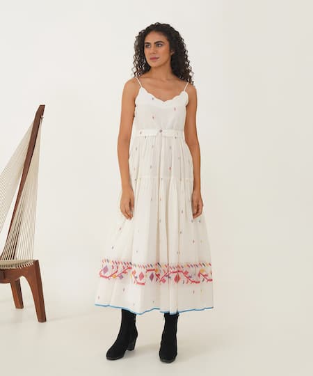 Indigo Dreams_Ivory Cotton Embroidery Scoop Neck Kora Handwoven Jamdani Dress With Belt _Online_at_Aza_Fashions