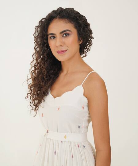Indigo Dreams_Ivory Cotton Embroidery Scoop Neck Kora Handwoven Jamdani Dress With Belt _at_Aza_Fashions