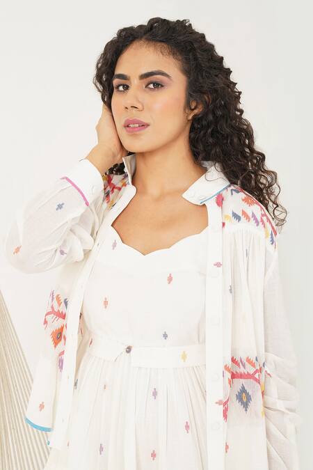Buy_Indigo Dreams_Ivory Cotton Embroidery Bandeau Neck Kora Handwoven Jamdani Jacket _Online_at_Aza_Fashions