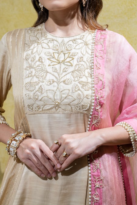 Buy_Sheela Suthar_Ivory Organza, Lotus Zardosi Embroidered A-line Kurta And Pant Set 