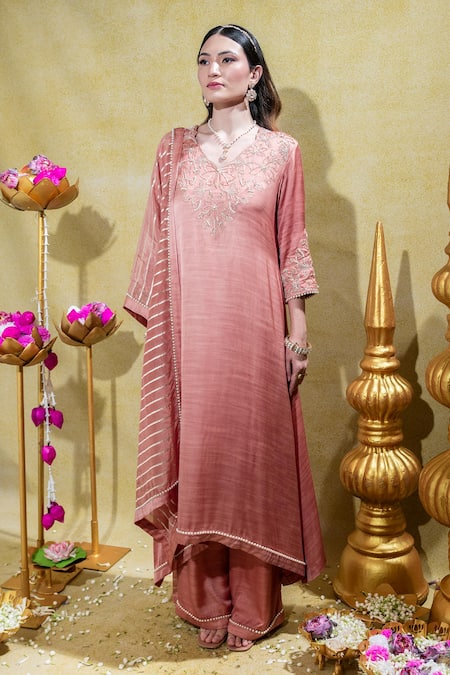 Sheela Suthar Peach Silk Slub Satin Embroidery Lotus Zardosi Asymmetric Kurta And Dupatta Set 