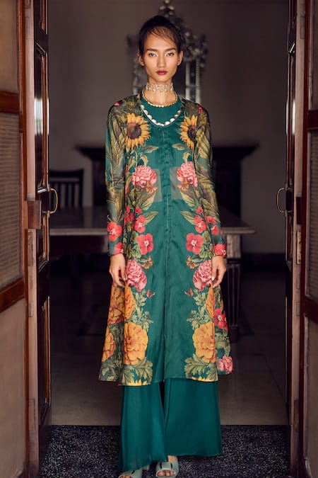 Limerick by Abirr N' Nanki Scallop Neck Kurta Set With Blouse 