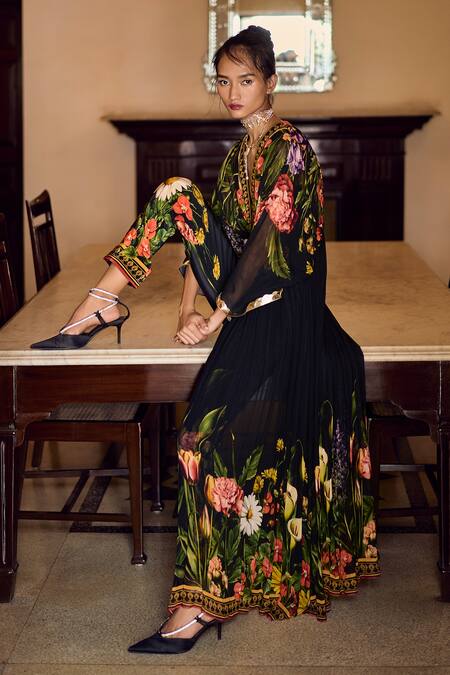 Limerick By Abirr N' Nanki Black Georgette, Crepe Embroidery Plunge Neck Adele Kurta Pant Set Online at Aza Fashions Limerick By Abirr N' Nanki_Black Georgette, Crepe Embroidery Plunge Neck Adele Kurta Pant Set _Online_at_Aza_Fashions