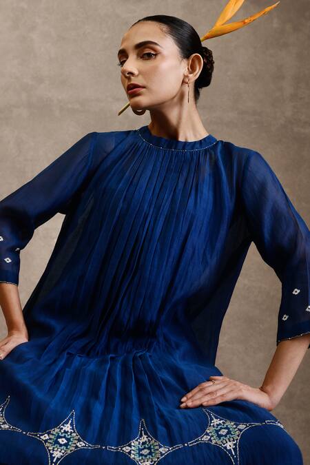 Buy_Chokhi Chorri_Blue Chanderi Silk Embroidery Round Neck Maya Kurta Pant Set _Online_at_Aza_Fashions