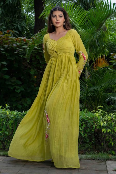 Shop_Saangi_Green Chanderi Embroidery Sweetheart Neck Floral Anarkali _at_Aza_Fashions