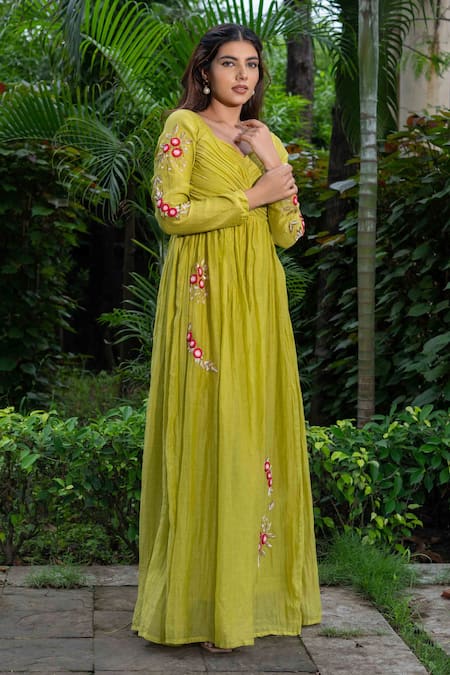 Saangi_Green Chanderi Embroidery Sweetheart Neck Floral Anarkali _at_Aza_Fashions