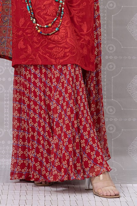 Niki Mahajan_Red Crepe Embroidery Round Neck Floral Lace Work Kurta With Pant _Online_at_Aza_Fashions