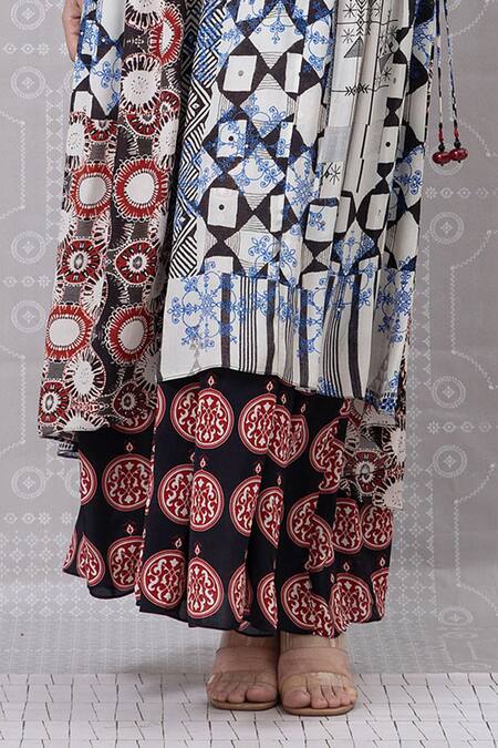 Niki Mahajan_Maroon Crepe Beads V-neck Abstract Geometric Print Kurta With Skirt _Online_at_Aza_Fashions