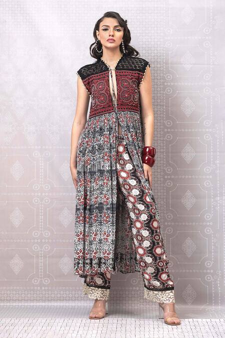 Niki Mahajan_Maroon Crepe Beads, Embroidery Plunge Neck Traditional Print Kurta With Pant _Online_at_Aza_Fashions