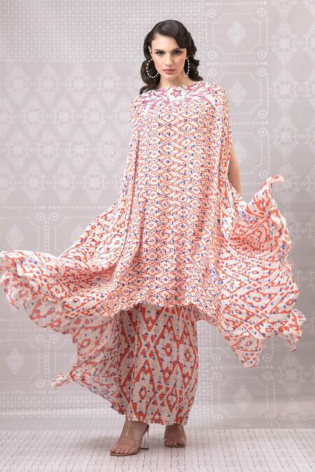 Niki Mahajan_Pink Crepe Pearls, Sequins Boat Neck Hand Embroidered Kurta And Pant Set _Online_at_Aza_Fashions